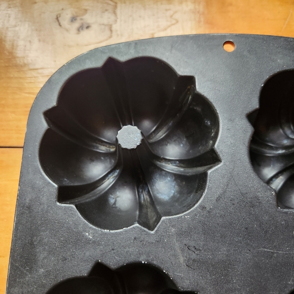 Vintage Nordic Ware Bundt 6 Fluted Muffin Pan Orange #4 Aluminum Bundtlette Pan - Picture 3 of 11